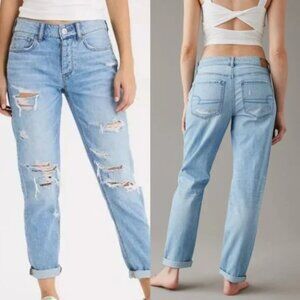 AEO Jeans Button Fly Tom Girl Jeans SZ 0 Light Wash Distressed Denim